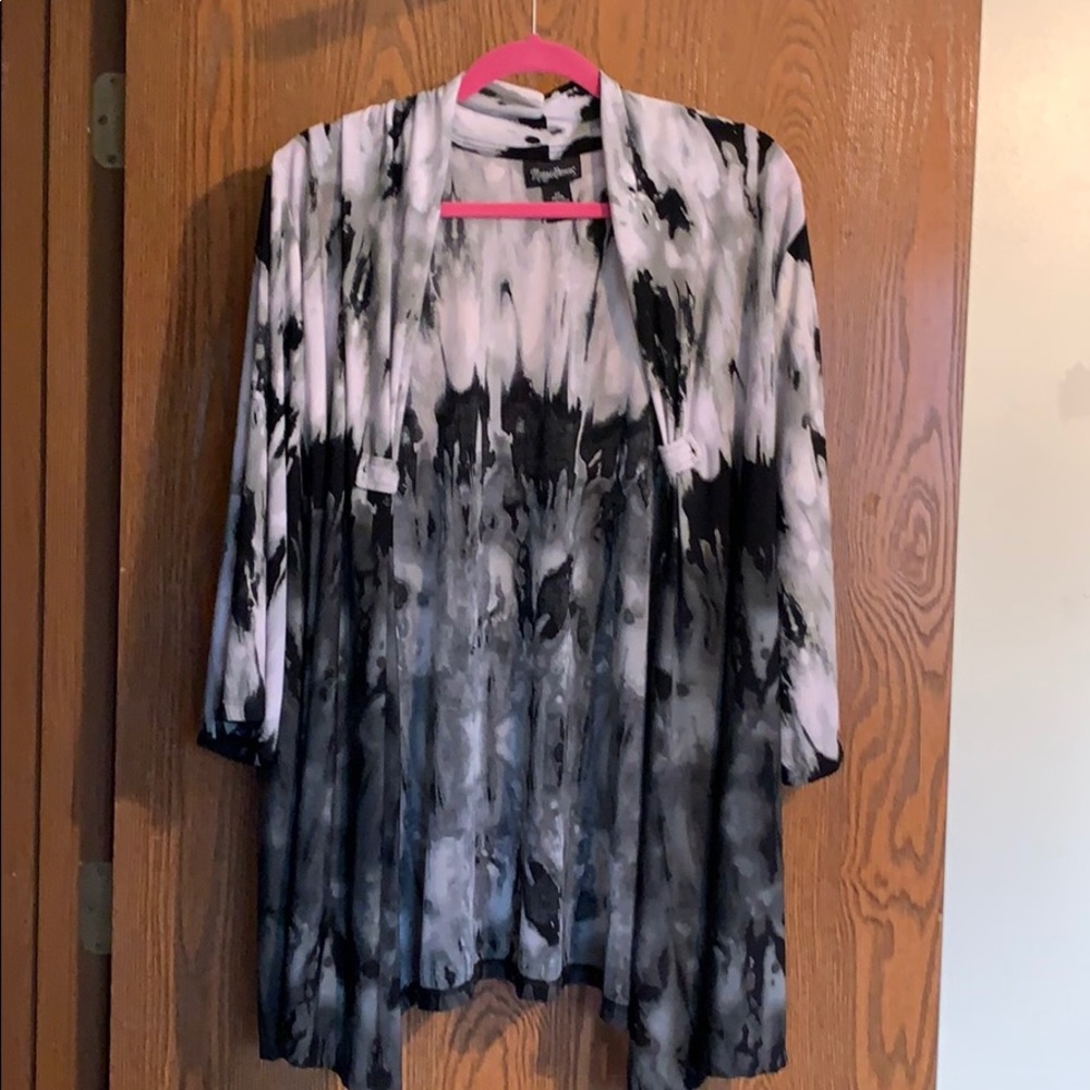 Size 3X black white and gray cover up